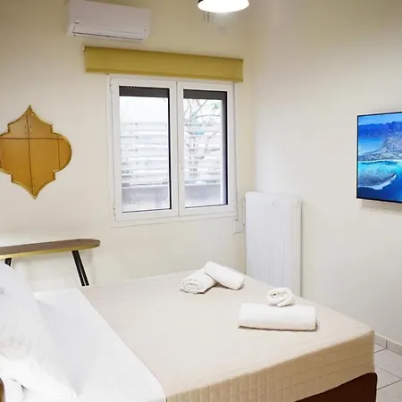Nama -central Vacation With Free Parking Only 900m Far From Venetian Port And Beach! Apartment