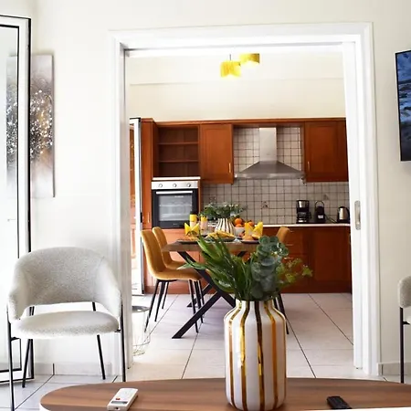 Nama -central Vacation With Free Parking Only 900m Far From Venetian Port And Beach!