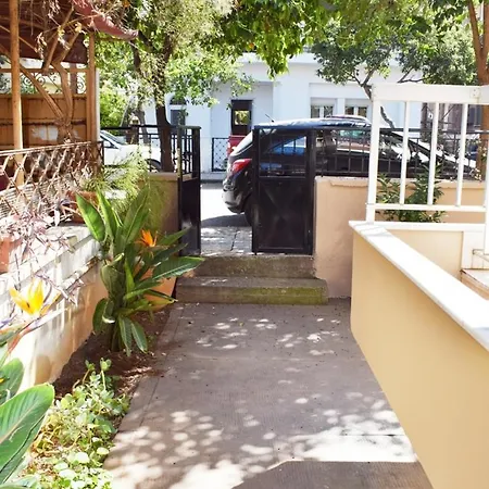 Nama -central Vacation With Free Parking Only 900m Far From Venetian Port And Beach! Apartment
