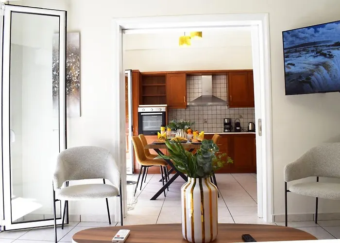 Nama -central Vacation With Free Parking Only 900m Far From Venetian Port And Beach!