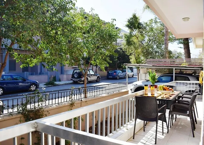Nama -central Vacation With Free Parking Only 900m Far From Venetian Port And Beach! דירה חאניה