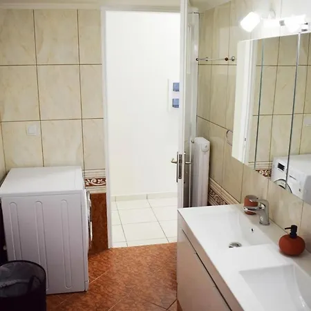 Nama -central Vacation With Free Parking Only 900m Far From Venetian Port And Beach! شقة *